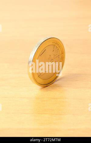 Detail der Euro-Münze auf Holz Stockfoto