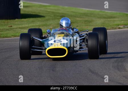 Lotus-Cosworth 49, 75 Jahre Lotus, eine Parade von Autos von der ersten Austin 7-Variante bis zu den legendären JPS Formel 1-Autos mit Sportwagen und Trend Stockfoto