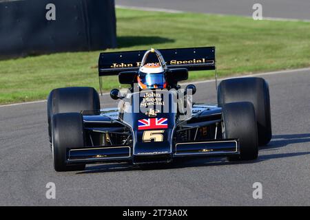 Johnny Herbert, Lotus-Cosworth 77, das Auto, das 1976 den japanischen GP gewann, gefahren von Mario Andretti, 75 Jahre Lotus, eine Parade von Autos von der ersten Stockfoto