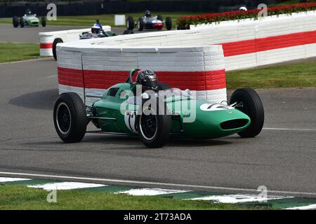 Lotus-Climax 24, 75 Jahre Lotus, eine Parade von Autos von der ersten Austin 7-Variante bis zu den legendären JPS Formel-1-Autos mit Sportwagen und Trendse Stockfoto