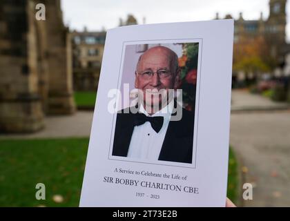 Manchester, Großbritannien. November 2023. Reihenfolge des Gottesdienstes bei der Beerdigung von Sir Bobby Charlton in der Manchester Cathedral, Manchester: Der Bildnachweis sollte lauten: Andrew Yates/Sportimage Credit: Sportimage Ltd/Alamy Live News Stockfoto