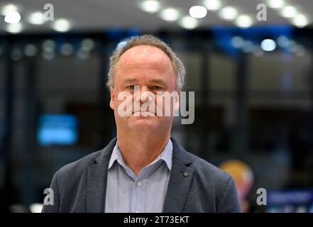 Jahrestagung der Synode der Evangelischen Kirche in Deutschland EKD. Im Foto vom 12.11.2023: Portraet Tilman Jeremias, Bischof im Sprengel Mecklenburg. NUR REDAKTIONELLE VERWENDUNG *** Jahrestagung der Synode der Evangelischen Kirche in Deutschland EKD im Foto vom 12 11 2023 Porträt Tilman Jeremias, Bischof des Bezirks Mecklenburg REDAKTIONELLE VERWENDUNG NUR Copyright: epd-bild/HeikexLyding Tilman Jeremias3 Credit: Imago/Alamy Live News Stockfoto