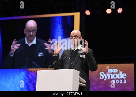 Jahrestagung der Synode der Evangelischen Kirche in Deutschland EKD. Im Foto vom 12.11.2023: Bischof Tobias Bilz, Landesbischof der Evangelisch-Lutherischen Landeskirche Sachsens und Mitglied im Rat der EKD. NUR REDAKTIONELLE VERWENDUNG *** Jahrestagung der Synode der Evangelischen Kirche in Deutschland EKD im Foto vom 12 11 2023 Bischof Tobias Bilz, Bischof der Evangelisch-Lutherischen Kirche Sachsen und Mitglied des Rates der EKD REDAKTIONELLE VERWENDUNG NUR Copyright: epd-bild/HeikexLyding epd-EKD Synode Bilz1 Credit: Imago/Alamy Live News Stockfoto