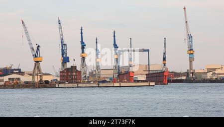 Hafenkrane in Hamburg, 17. August 2018, Deutschland. Stockfoto