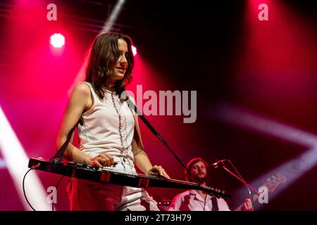 Mailand, Italien. November 2023. MAILAND, ITALIEN - 4. NOVEMBER: Megan Lovell von Larkin Poe tritt am 4. November 2023 in Mailand auf. (Foto: Roberto Finizio/NurPhoto) Credit: NurPhoto SRL/Alamy Live News Stockfoto