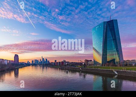 EZB, Skyline, Frankfurt/Main, Sonnenuntergang, Innenstadt, fluss, Deutschland, Hessen, Wolkenkratzer Stockfoto