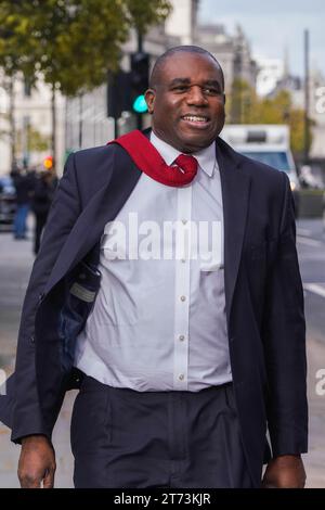 London, Großbritannien. 13. November 2023. David Lammy, Labour-Abgeordneter von Tottenham und Schattenstaatssekretär für auswärtige Angelegenheiten, Commonwealth und Entwicklung, in Westminster am Tag, an dem der ehemalige Premierminister David Cameron nach einer Kabinettsumbildung zum neuen Außenminister ernannt wird. Nach der Entlassung von Innenministerin Suella Braverman Credit: amer ghazzal/Alamy Live News Stockfoto