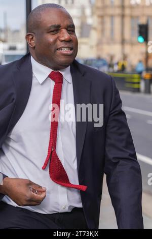 London, Großbritannien. 13. November 2023. David Lammy, Labour-Abgeordneter von Tottenham und Schattenstaatssekretär für auswärtige Angelegenheiten, Commonwealth und Entwicklung, in Westminster am Tag, an dem der ehemalige Premierminister David Cameron nach einer Kabinettsumbildung zum neuen Außenminister ernannt wird. Nach der Entlassung von Innenministerin Suella Braverman Credit: amer ghazzal/Alamy Live News Stockfoto