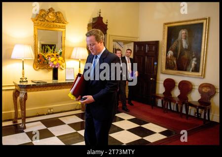 London, Großbritannien. Juli 2016. Image © lizenziert für Parsons Media. 13/11/2023. London, Vereinigtes Königreich. David Cameron wurde zum Außenminister ernannt. 13/07/2016. London, Vereinigtes Königreich. David Cameron verlässt die Downing St mit seiner Familie. Foto Foto von Credit: andrew parsons/Alamy Live News Stockfoto