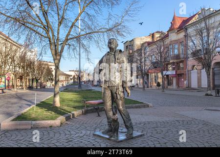 MUKATSCHEWO, UKRAINE - 17. MÄRZ 2023: Dies ist ein Denkmal für den Happy Chimney Sweep im historischen Zentrum der Stadt. Stockfoto