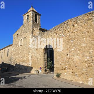 Die Vieux Eglise in Vacqueras und der Ausflug zum Dorf. Vaucluse, Frankreich Stockfoto