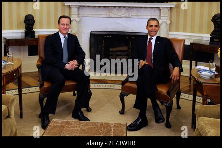 London, Großbritannien. März 2012. Image © lizenziert für Parsons Media. 13/11/2023. London, Vereinigtes Königreich. David Cameron wurde zum Außenminister ernannt. Premierminister David Cameron und Präsident Obama bei der Sitzung im Oval Office, Mittwoch, 14. März 2012 Foto von Credit: andrew parsons/Alamy Live News Stockfoto