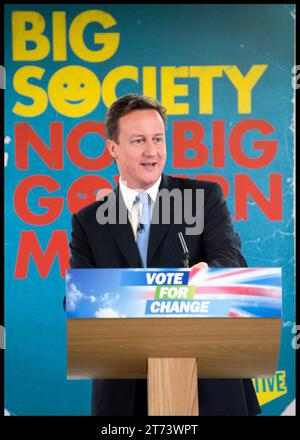 London, Großbritannien. 31. März 2010. Image © lizenziert für Parsons Media. 13/11/2023. London, Vereinigtes Königreich. David Cameron wurde zum Außenminister ernannt. David Cameron, Vorsitzender der Konservativen Partei, hält eine Rede auf der Konferenz der Konservativen Partei Big Society in London, Mittwoch, den 31. März 2010. Foto Foto von Credit: andrew parsons/Alamy Live News Stockfoto