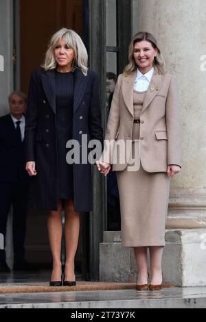 Paris, Frankreich. Januar 2016. Julien Mattia/Le Pictorium - Internationale humanitäre Konferenz für Zivilisten im Gazastreifen - 27/01/2016 - Frankreich/Ile-de-France (Region)/Paris - Frankreichs First Lady Brigitte Macron (L) mit der ukrainischen First Lady Olena Zelenska bei ihrer Ankunft im Präsidentenpalast Elysee, Paris, 9. November 2023. Quelle: LE PICTORIUM/Alamy Live News Stockfoto