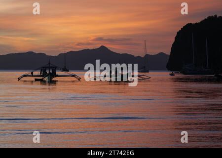 Philippinen, Sonnenuntergang auf den Inseln Stockfoto