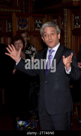 BILDER ABLEGEN. Westminster, London, Großbritannien. November 2023. John Bercow ist ein ehemaliger britischer Politiker, der von 2009 bis 2019 Sprecher des House of Commons und von 1997 bis 2019 Parlamentsabgeordneter für Buckingham war. Westminster, London, Großbritannien. November 2011. John Bercow, Sprecher des House of Commons, veranstaltet einen parlamentarischen Empfang in seiner Wohnung im Palace of Westminster. Kredit: Maureen McLean/Alamy Stockfoto