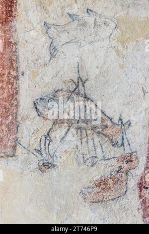Details eines Schiffes und Fischs in einem Wandgemälde des hl. Christophorus aus dem 14. Jahrhundert in der Kirche St. Mary Magdalene aus dem 12. Jahrhundert in Baunton, Glos. UK Stockfoto