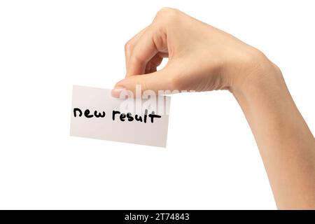 Neue Denkweise - neuer Ergebnistext auf einer Karte in einer Frauenhand isoliert auf weißem Hintergrund. Stockfoto