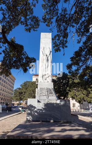 San Antonio, USA - 31. Oktober 2023: Alamo Cenotaph Monument in weiß am Alamo Plaza in San Antonio, USA Stockfoto