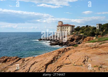 Schloss Boccale auf der Klippe der Calafuria-Küste, Toskana, Italien 15.05.2023 Stockfoto