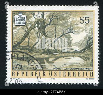 ÖSTERREICH - UM 1989: Briefmarke von Österreich, zeigt Wasser und Bäume, um 1989 Stockfoto