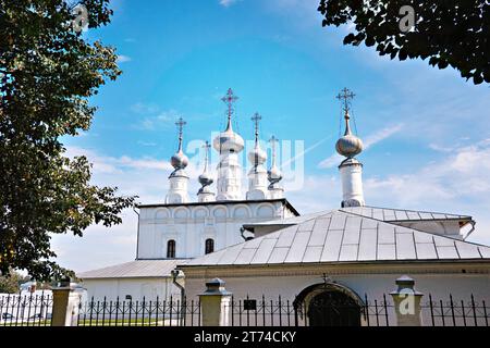 Kirche St. Nikolaus der Wundertäter der Pfarrei Peter und Paul in Suzdal, Russland Stockfoto