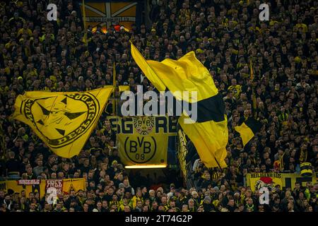 Dortmund, Deutschland. November 2023. Dortmund, 7. November 2023: Fans von Dortmund während des Fußballspiels der UEFA Champions League Gruppe F zwischen Borussia Dortmund und Newcastle United im Signal Iduna Park in Dortmund. (Daniela Porcelli/SPP) Credit: SPP Sport Press Photo. /Alamy Live News Stockfoto