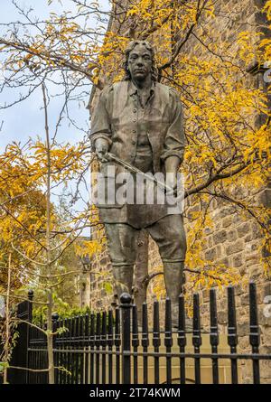 Statue von Thomas Chippendale, dem renommierten Möbelhersteller, in Clapgate, Otley, vom Bildhauer Graham Ibbeson Stockfoto