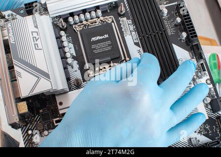 Kirow, Russland - 15. September 2023. Die Hauptplatine stammt von einem neuen Computer. Stockfoto