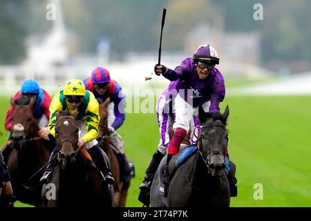 King of Steel, geritten von Jockey Frankie Dettori (rechts), gewinnt die Qipco Champion Stakes während des QIPCO British Champions Day auf der Ascot Racecourse, Berkshire. Bilddatum: Samstag, 21. Oktober 2023. Stockfoto
