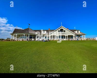 Kiawah Island, SC USA - 26. Februar 2023: The Ocean Course Golf Course Club House auf Kiawah Island in South Carolina. Stockfoto