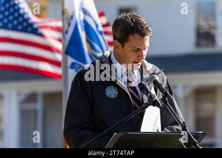 Die jährliche Zeremonie von Acton findet im Acton Center vor dem Rathaus statt. Stockfoto