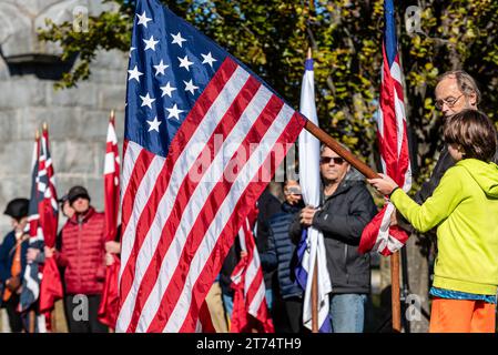 Die jährliche Zeremonie von Acton findet im Acton Center vor dem Rathaus statt. Stockfoto