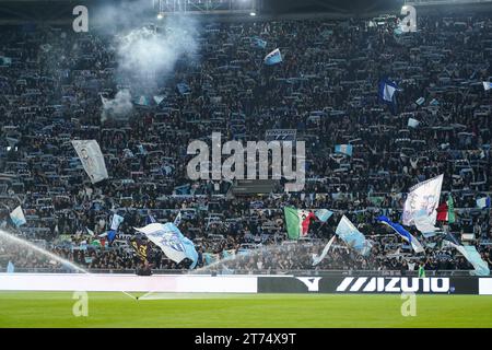 Rom, Italien. November 2023. Anhänger der SS Latium während des Spiels der Serie A zwischen SS Latium und AS Roma am 12. November 2023 in Rom. Quelle: Giuseppe Maffia/Alamy Live News Stockfoto