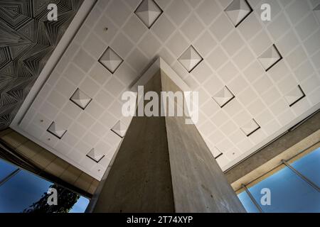 Eingangshalle in Einem leerstehenden Verwaltungsgebäude Stockfoto