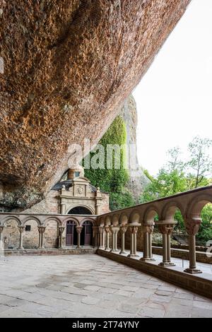 Romanischer Kreuzgang, Kloster San Juan de la Pena, Jakobsweg, Huesca, Aragon, Nordspanien, Spanien Stockfoto