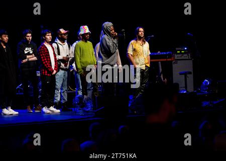 Berlin, Deutschland. November 2023. Macy Gray steht vor ihrer Band auf der Bühne und bricht das deutsche Konzert im Admiralspalast krankheitsbedingt ab. Quelle: Fabian Sommer/dpa/Alamy Live News Stockfoto