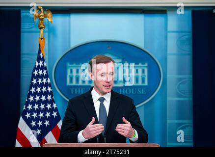 Washington, Usa. November 2023. Jake Sullivan, Sicherheitsberater des Weißen Hauses, spricht am Montag, den 13. November 2023, während einer Pressekonferenz im James S. Brady Press Briefing Room im Weißen Haus in Washington, DC. Boeing Co. Könnte endlich einen Umsatzdurchbruch für seine 737 Max-Flugzeuge in China erleben, wenn sich die Präsidenten Joe Biden und Xi Jinping diese Woche treffen und damit ein langes kommerzielles Einfrieren in einem kritischen Überseemarkt für den US-amerikanischen Flugzeugbauer beenden. Foto: Al Drago/UPI Credit: UPI/Alamy Live News Stockfoto