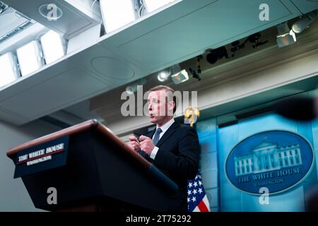 Washington, Usa. November 2023. Jake Sullivan, Sicherheitsberater des Weißen Hauses, spricht am Montag, den 13. November 2023, während einer Pressekonferenz im James S. Brady Press Briefing Room im Weißen Haus in Washington, DC. Boeing Co. Könnte endlich einen Umsatzdurchbruch für seine 737 Max-Flugzeuge in China erleben, wenn sich die Präsidenten Joe Biden und Xi Jinping diese Woche treffen und damit ein langes kommerzielles Einfrieren in einem kritischen Überseemarkt für den US-amerikanischen Flugzeugbauer beenden. Foto: Al Drago/UPI Credit: UPI/Alamy Live News Stockfoto