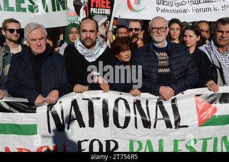 Jeremy Corbyn und John McDonnell begleiten die pro-palästinensischen Demonstranten am Beginn der Kundgebung im Hyde Park am 11. November 2023. Stockfoto