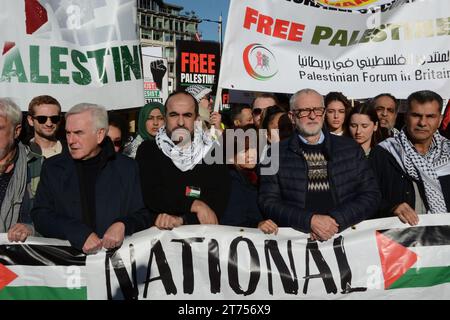 Jeremy Corbyn und John McDonnell begleiten die pro-palästinensischen Demonstranten am Beginn der Kundgebung im Hyde Park am 11. November 2023. Stockfoto