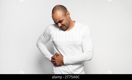 Frontmann, der an Seitenschmerzen leidet Stockfoto