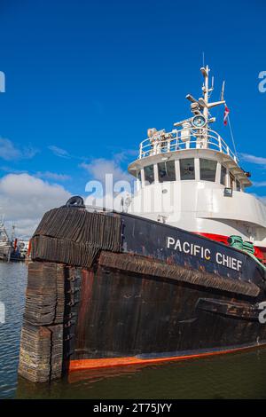 Schlepper hat im Steveston Harbour in British Columbia Kanada angedockt Stockfoto