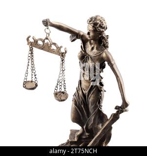 Die Statue von Lady Justice, isoliert auf Weiß. Symbol für faire Behandlung nach dem Gesetz Stockfoto