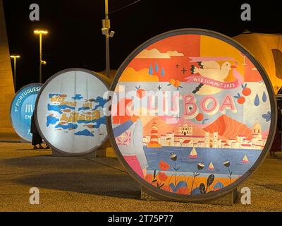 Lissabon. November 2023. Dieses Foto vom 13. November 2023 zeigt Installationen zum Web Summit 2023 in Lissabon, Portugal. Der Web Summit 2023 begann hier am Montag. Quelle: Wen Xinnian/Xinhua/Alamy Live News Stockfoto