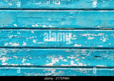 Verwitterte Holzwand, knackende Farbe mit Petrol-Blau und Türkis, rustikal, Hintergründe, Hintergrund, Texturen Stockfoto