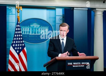 Washington, Usa. November 2023. Jake Sullivan, nationaler Sicherheitsberater des Weißen Hauses, spricht während einer Pressekonferenz im James S. Brady Press Briefing Room im Weißen Haus in Washington, DC, USA, am Montag, den 13. November. 2023. Boeing Co. könnte endlich einen Durchbruch für die Verkäufe seiner 737 Max-Flugzeuge in China erleben, wenn sich die Präsidenten Joe Biden und Xi Jinping diese Woche treffen und damit ein langes kommerzielles Einfrieren in einem kritischen Überseemarkt für den amerikanischen Planemaker beenden. Foto: Al Drago/Pool/ABACAPRESS.COM Credit: Abaca Press/Alamy Live News Stockfoto