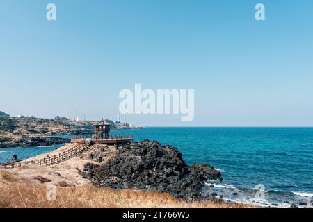 Dakmeor Küstenstraße und Meereslandschaft, olle Trail auf der Insel Jeju, Korea Stockfoto