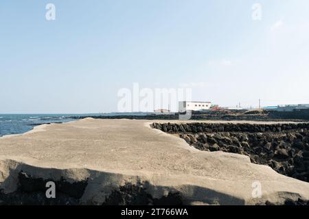 Küstenstraße olle Trail und Landhaus auf der Insel Jeju, Korea Stockfoto