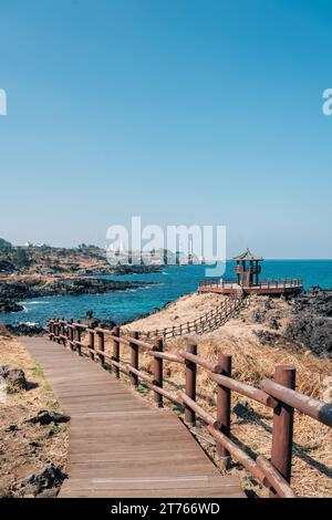 Dakmeor Küstenstraße und Meereslandschaft, olle Trail auf der Insel Jeju, Korea Stockfoto